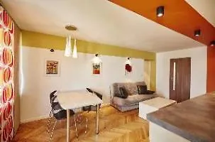 Old Town Apartments *